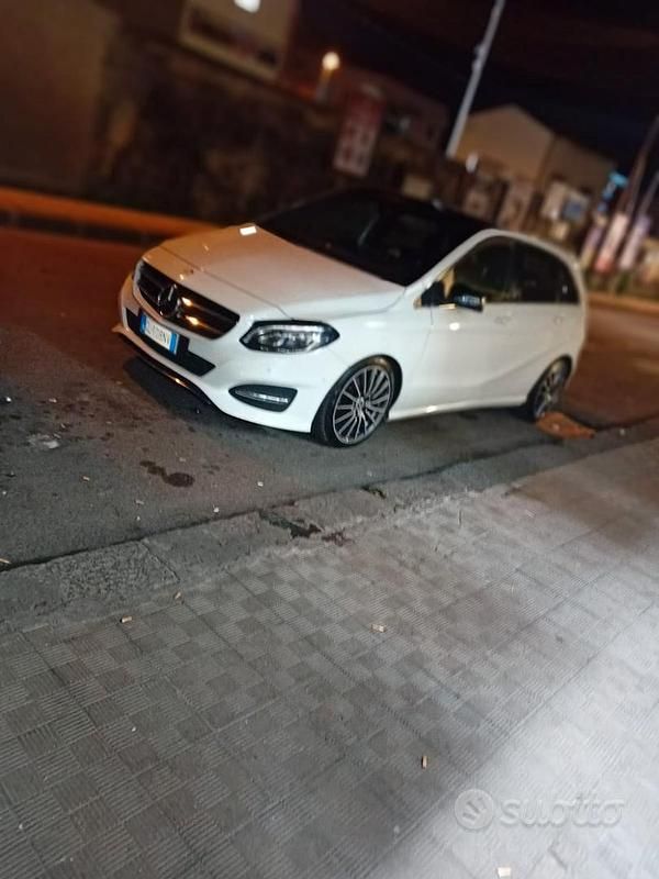 Usata Mercedes B200 2016 Bianco Monovolume