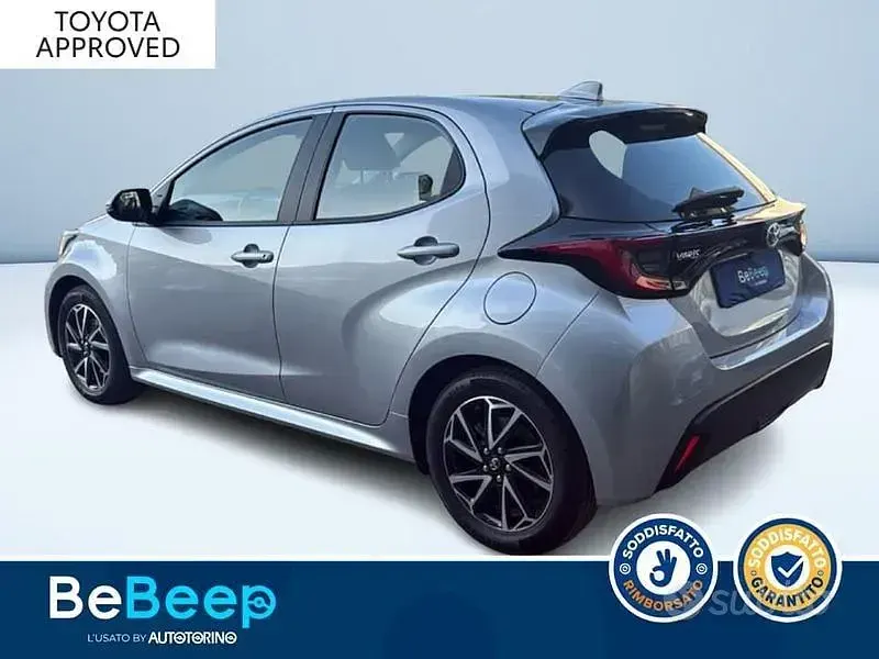 Usata Toyota Yaris Hybrid Trend 92 CV (67 kW) 2023 Grigio Berlina