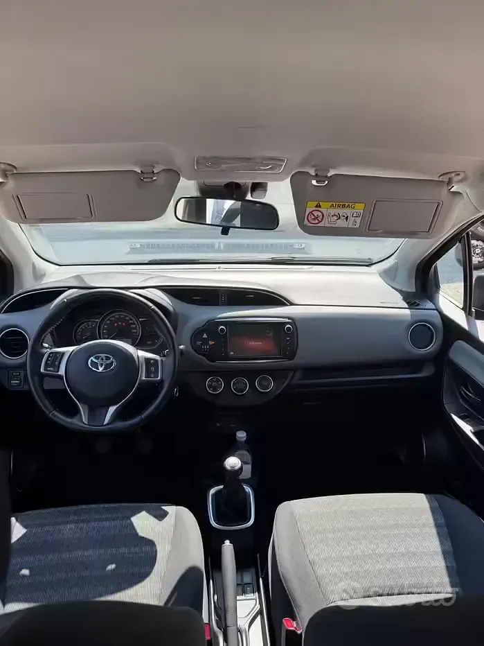 Usata Toyota Yaris Lounge 69 CV (50 kW) 2016 Nero Berlina