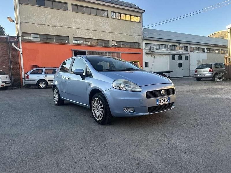 Usata Fiat Grande Punto Dynamic 77 CV (56 kW) 2005 Blu/azzurro Utilitaria