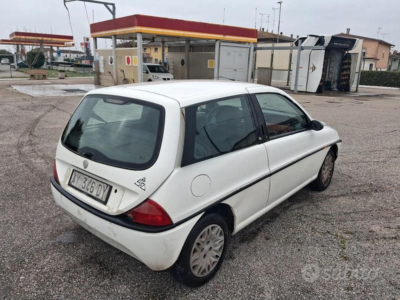 Usata Lancia Ypsilon 54 CV (39 kW) 1998 Bianco Utilitaria
