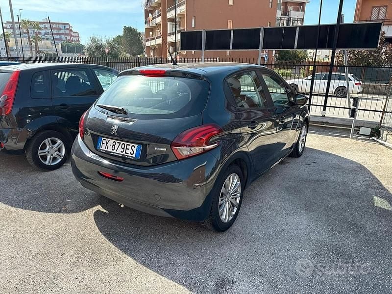 Usata Peugeot 208 Active 82 CV (60 kW) 2017 Grigio Utilitaria