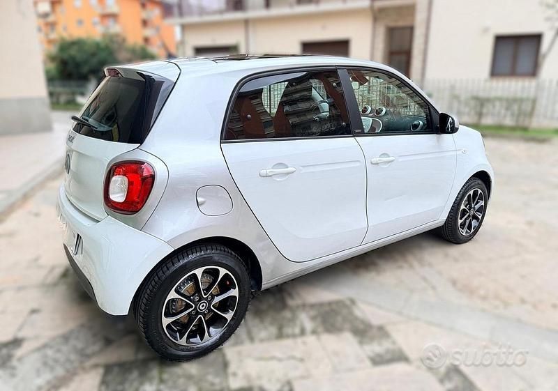 Usata Smart ForFour Passion 70 CV (51 kW) 2016 Bianco Utilitaria