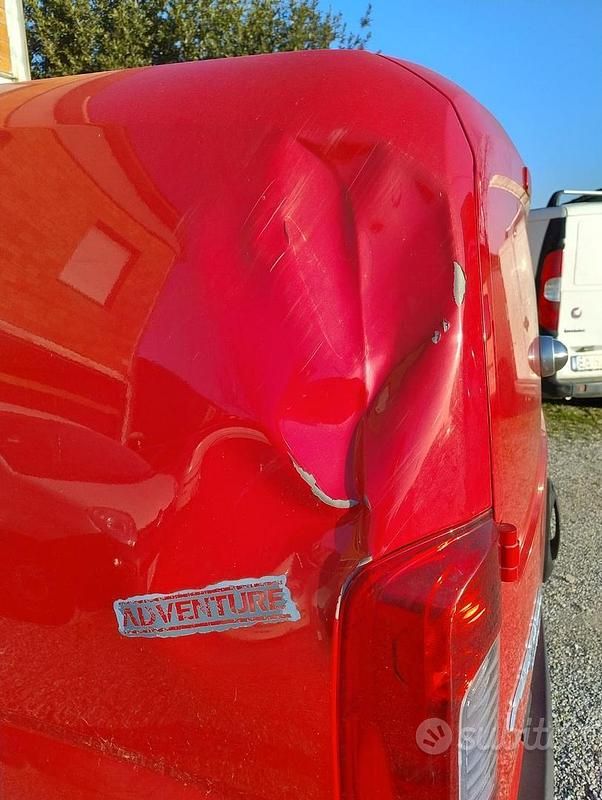 Usata Fiat Fiorino 95 CV (69 kW) 2017 Rosso Monovolume