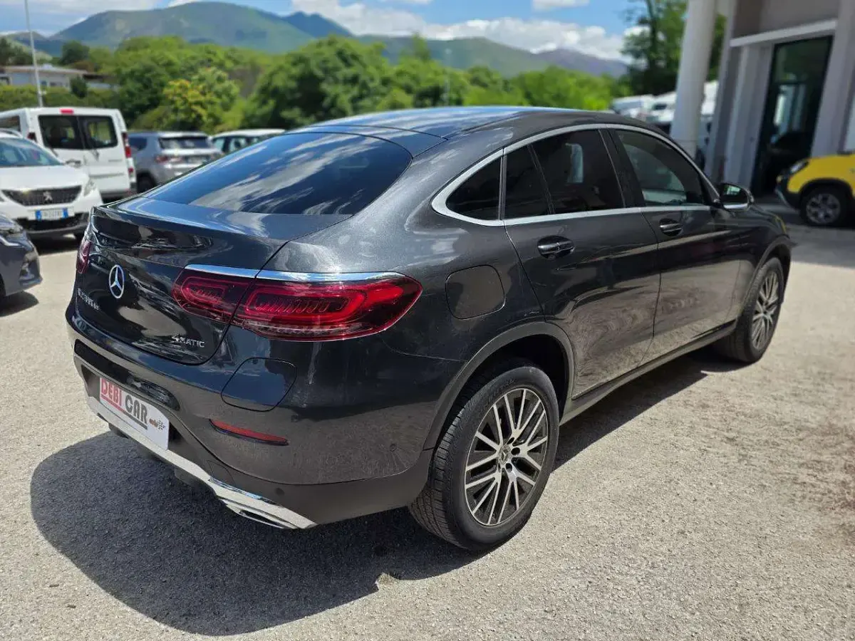 Usata Mercedes GLC300 194 CV (142 kW) 2022 Grigio scuro SUV