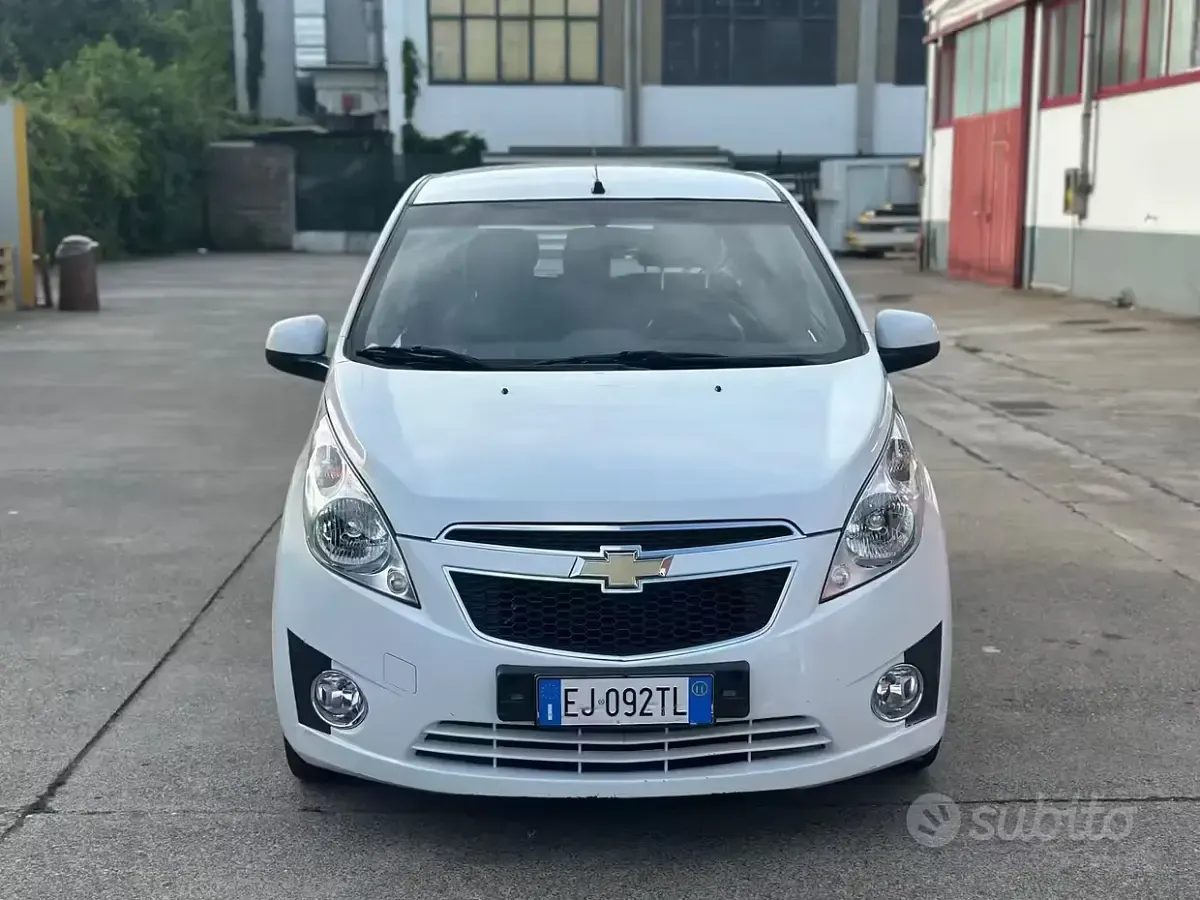 Usata Chevrolet Spark 68 CV (50 kW) 2011 Bianco Utilitaria