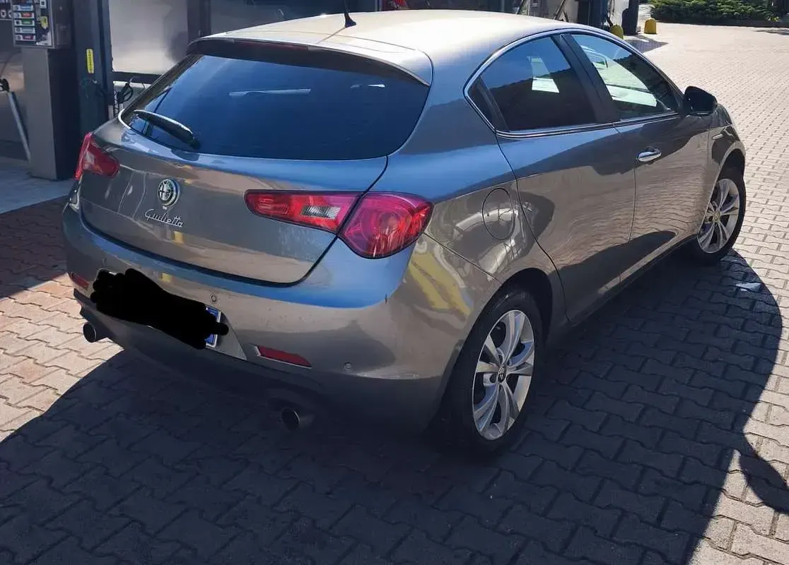 Usata Alfa Romeo Giulietta Distinctive 140 CV (102 kW) 2011 Grigio Utilitaria