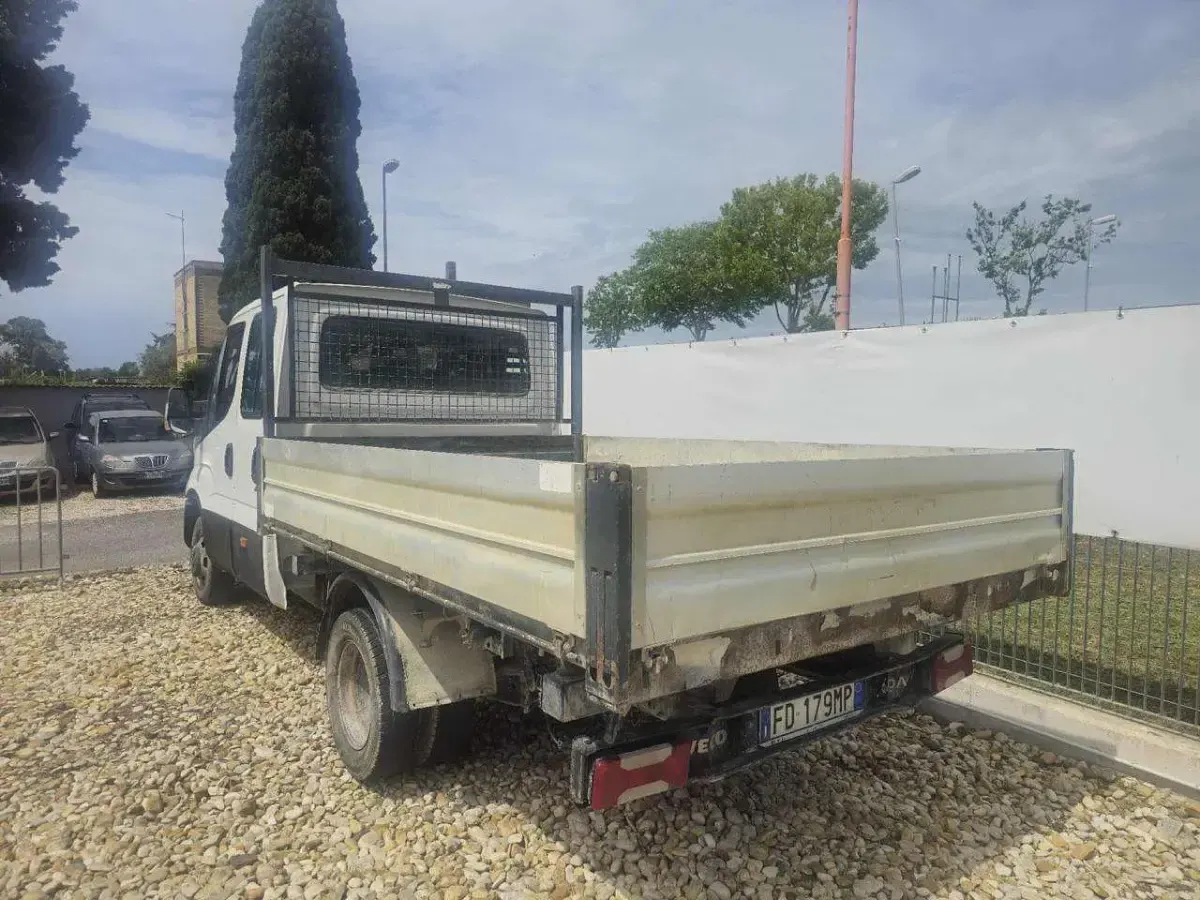 Usata Iveco Daily 126 CV (92 kW) 2016 Bianco Furgone