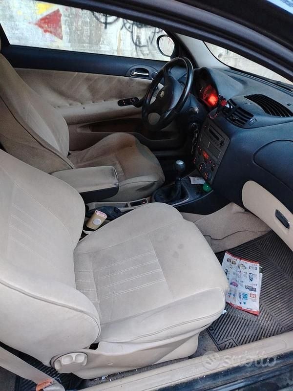 Usata Alfa Romeo 147 101 CV (74 kW) 2005 Utilitaria