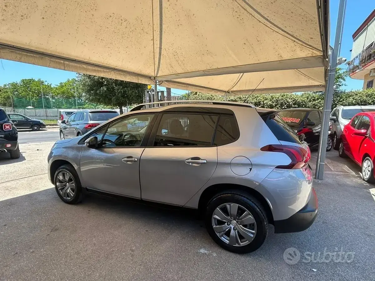 Usata Peugeot 2008 Allure 99 CV (72 kW) 2015 Grigio SUV