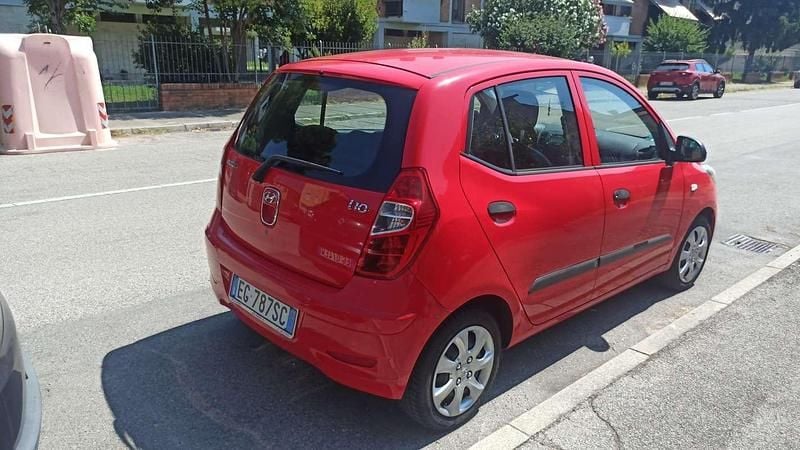 Usata Hyundai i10 Comfort 69 CV (50 kW) 2011 Rosso Utilitaria