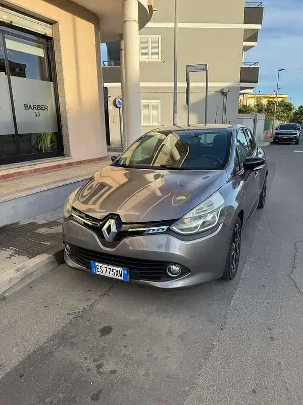 Usata Renault Clio IV 75 CV (55 kW) 2014 Grigio Berlina