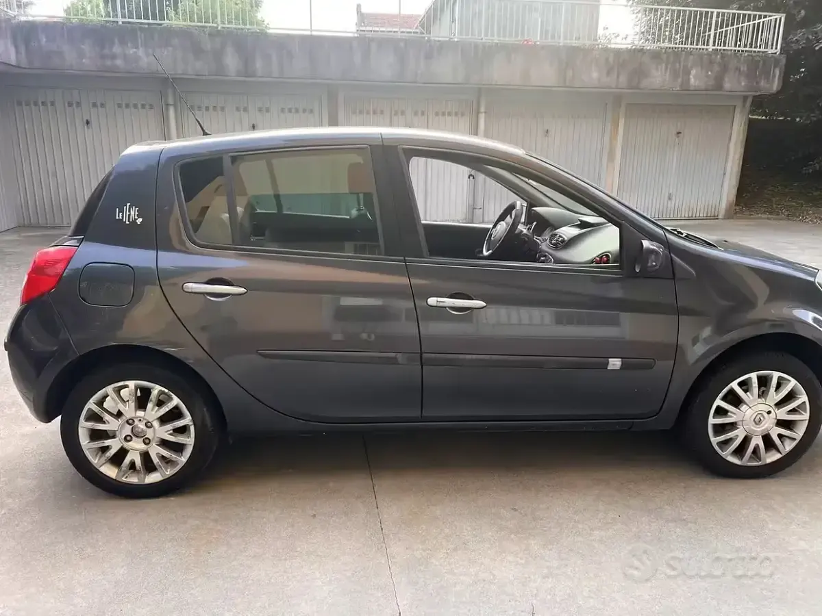 Usata Renault Clio II 75 CV (55 kW) 2009 Grigio Berlina