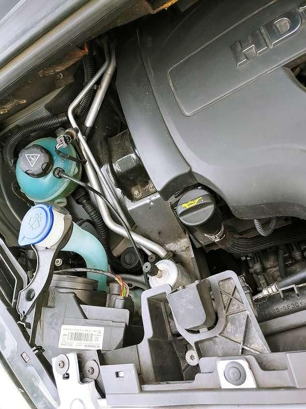 Grigio Usata 2014 Peugeot 5008 Business-Line Monovolume | 5800 € (Buon prezzo) - Immagine 1/4