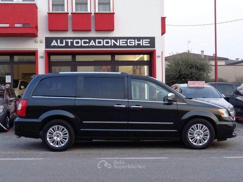Usata Lancia Voyager Platinum 177 CV (130 kW) 2015 Nero Monovolume
