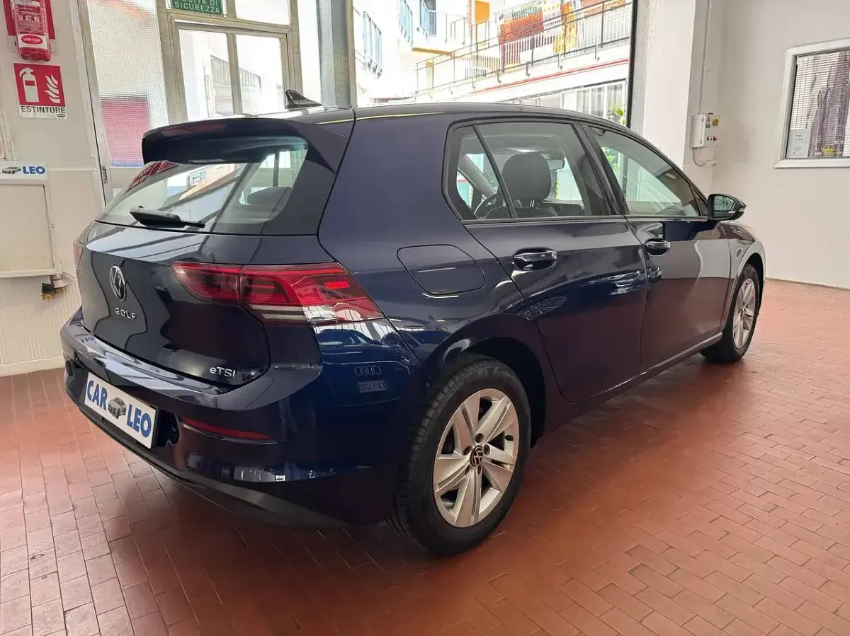 Usata VW Golf VIII Life 110 CV (80 kW) 2022 Blu/azzurro Berlina