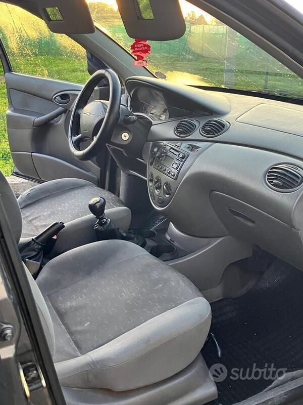 Usata Ford Focus 100 CV (73 kW) 2002 Utilitaria