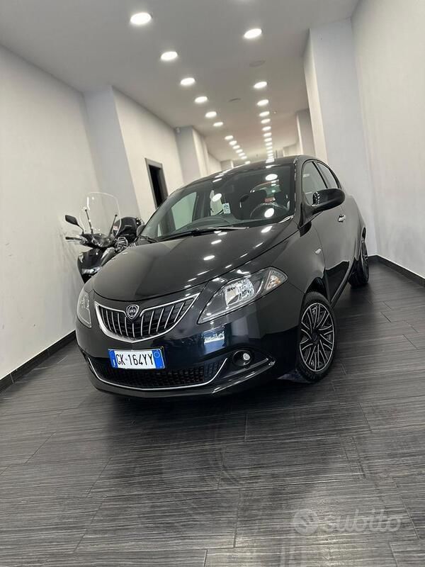 Usata 2022 Lancia Ypsilon Due volumi | 11.000 € (Buon prezzo) - Immagine 1/4