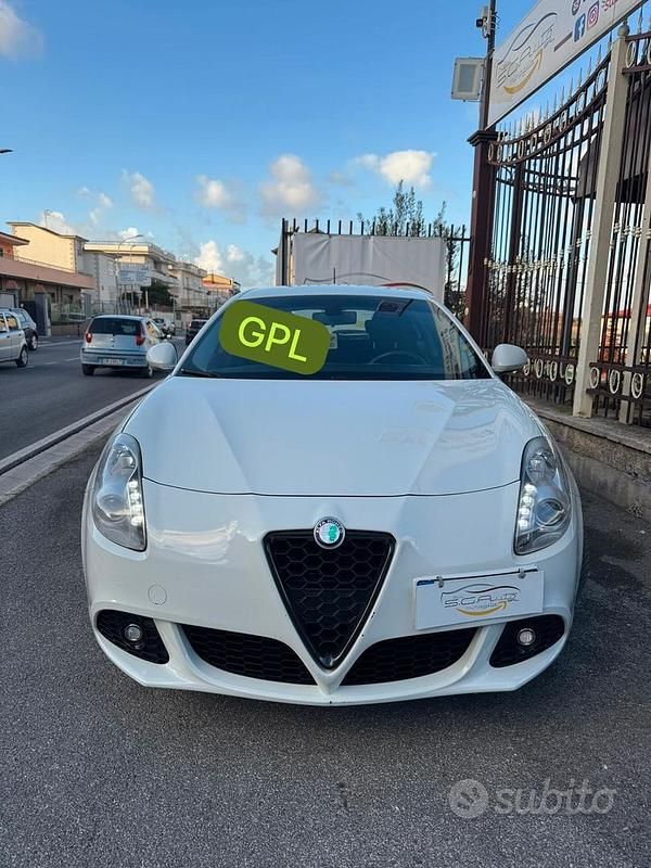 Usata Alfa Romeo Giulietta Progression 120 CV (88 kW) 2012 Bianco Utilitaria
