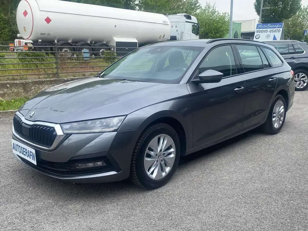 Usata Skoda Octavia Executive 116 CV (85 kW) 2023 Grigio Station wagon