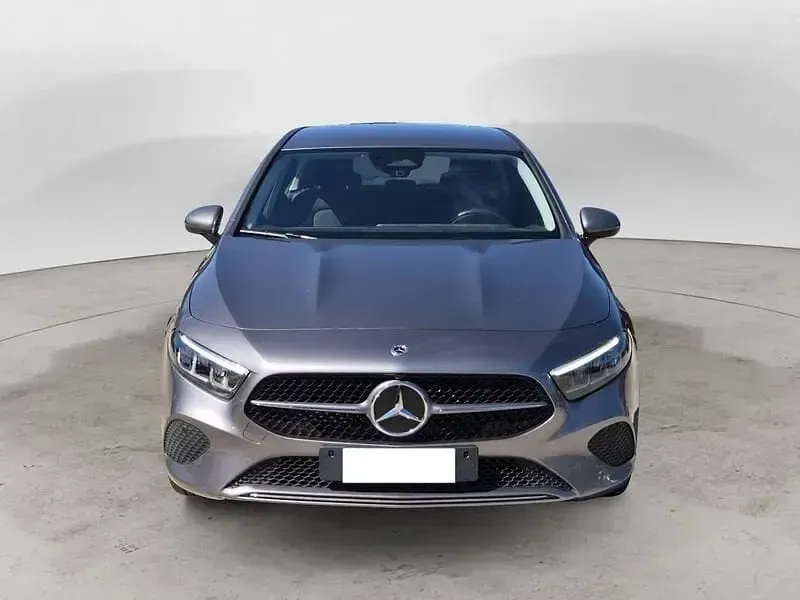 Usata Mercedes A180 Advanced 136 CV (100 kW) 2023 Grigio Utilitaria