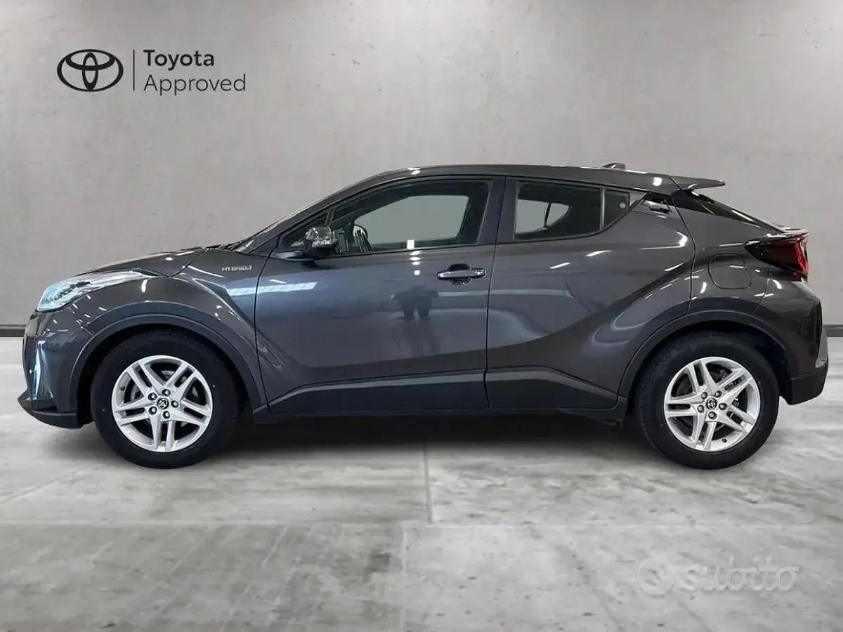 Usata Toyota C-HR Active 122 CV (89 kW) 2021 Grigio SUV