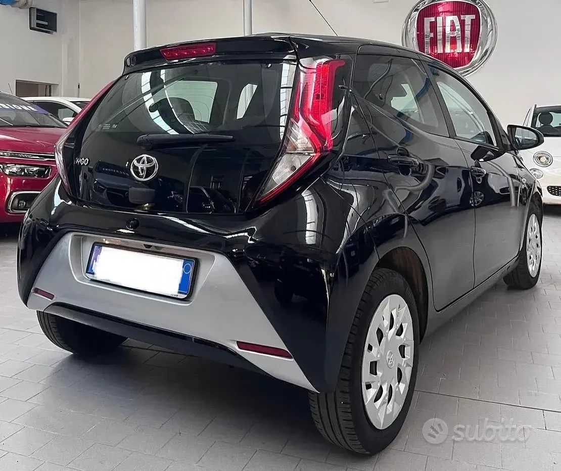 Usata Toyota Aygo Business Edition 69 CV (50 kW) 2018 Nero Utilitaria