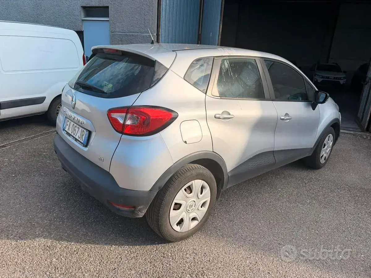 Usata Renault Captur 90 CV (66 kW) 2016 Grigio SUV