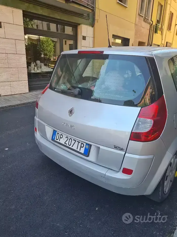 Usata Renault Scénic II 105 CV (77 kW) 2008 Monovolume