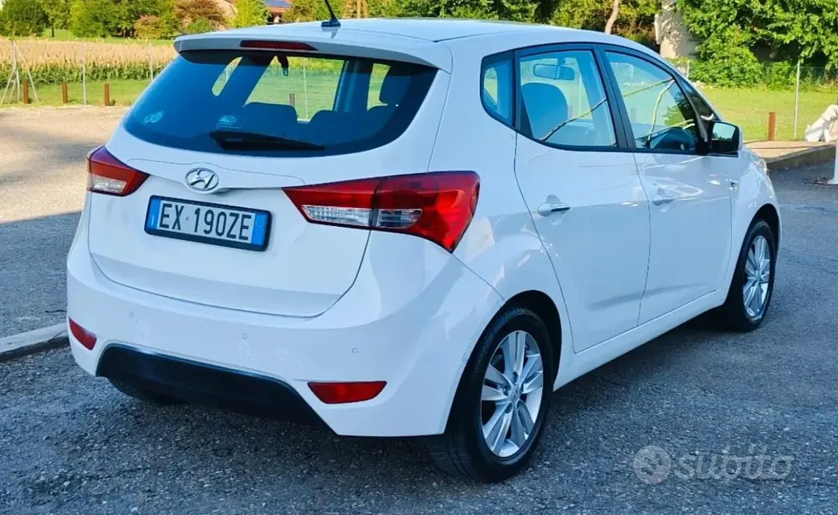 Usata Hyundai ix20 Comfort 88 CV (64 kW) 2015 Bianco Utilitaria