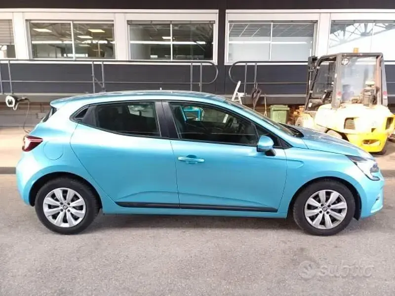Begagnad Renault Clio V Business 86 HK (63 kW) 2021 Blå Sedan