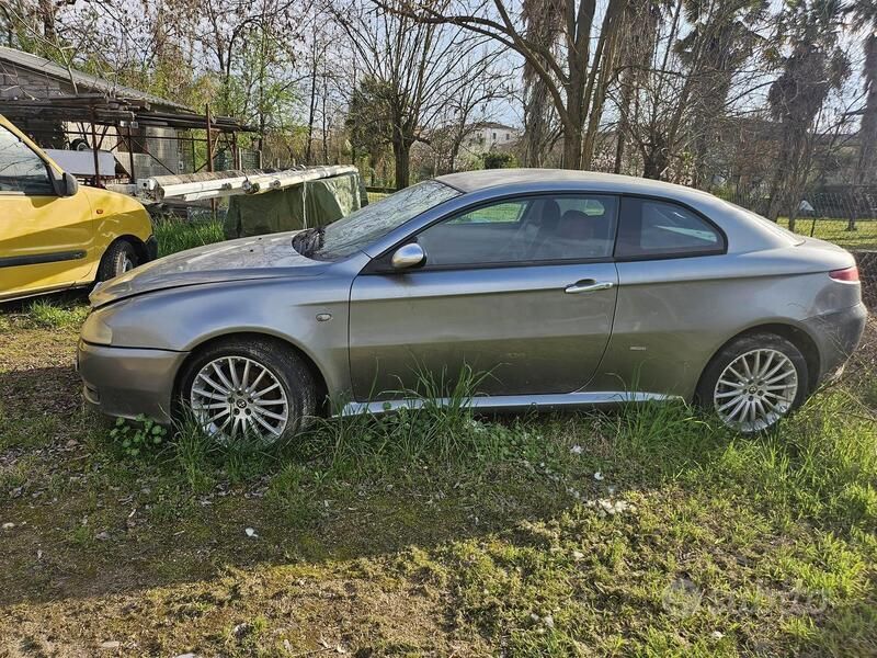 Usata Alfa Romeo GT 150 CV (110 kW) 2005 Grigio Coupé