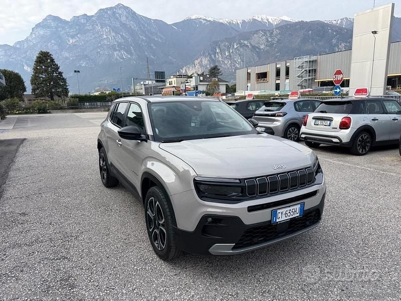 Usata Jeep Avenger Summit 101 CV (74 kW) 2025 Beige SUV