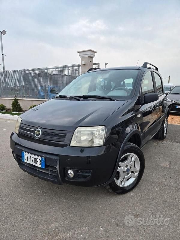 Usata Fiat Panda 4x4 Climbing 60 CV (44 kW) 2005 Nero Utilitaria