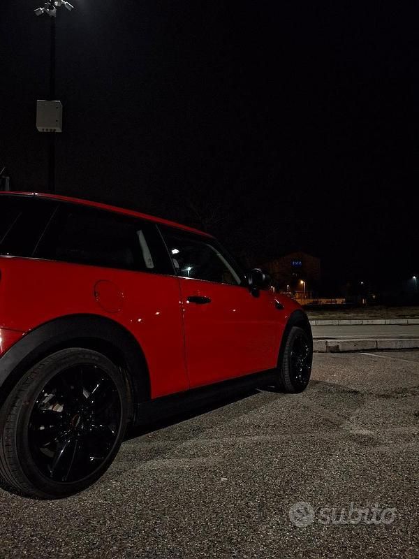 Usata Mini ONE 75 CV (55 kW) 2019 Rosso Utilitaria