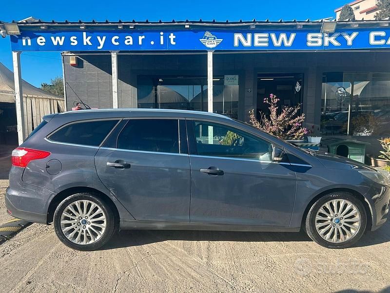 Usata Ford Focus Titanium 115 CV (84 kW) 2011 Blu Station wagon