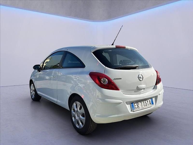 Usata Opel Corsa Club 65 CV (47 kW) 2013 Bianco Berlina