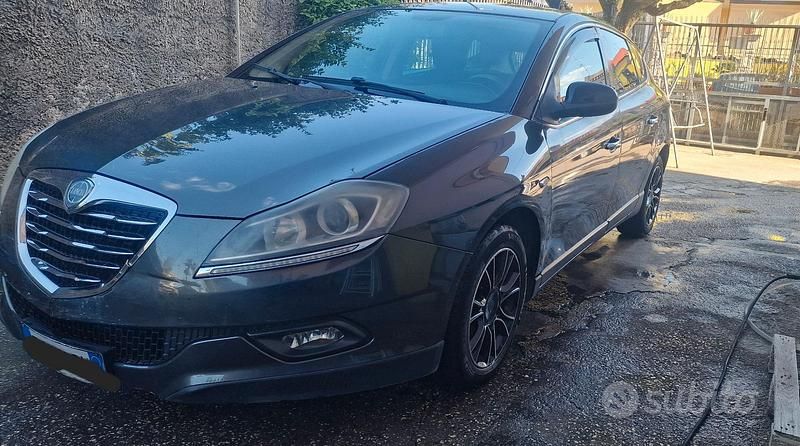 Usata Lancia Delta 120 CV (88 kW) 2012 Grigio Utilitaria