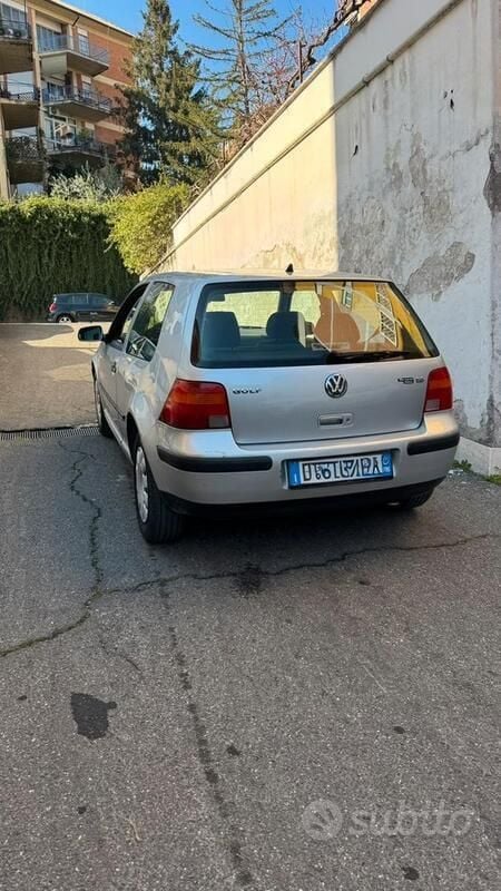 Grigio Usata 2001 VW Golf IV Due volumi | 2350 € (Cara) - Immagine 1/4