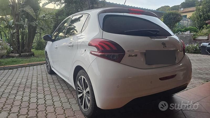 Usata Peugeot 208 82 CV (60 kW) 2016 Bianco Utilitaria