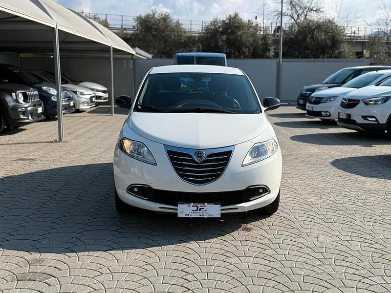 Usata Lancia Ypsilon 69 CV (50 kW) 2013 Bianco Utilitaria