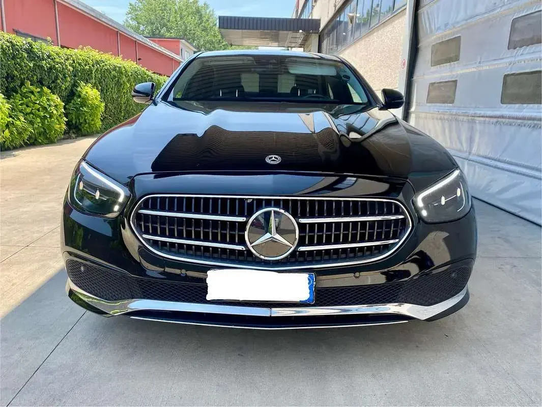 Usata Mercedes E200 Business 160 CV (117 kW) 2022 Nero Berlina