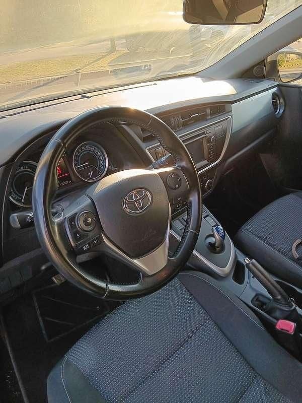 Usata Toyota Auris Hybrid Active 99 CV (72 kW) 2014 Berlina