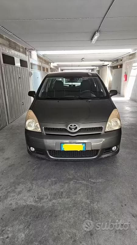 Usata Toyota Corolla 90 CV (66 kW) 2004 Grigio Station wagon