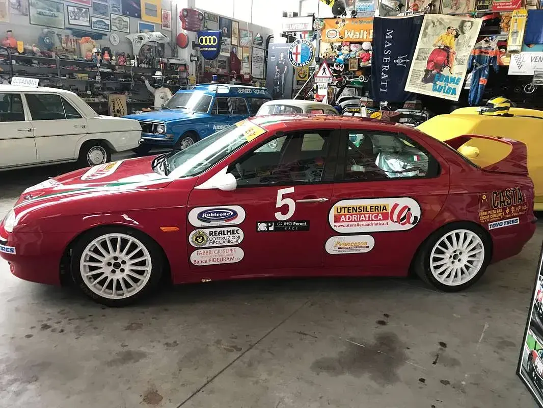 Usata Alfa Romeo 156 250 CV (183 kW) 1998 Rosso Berlina