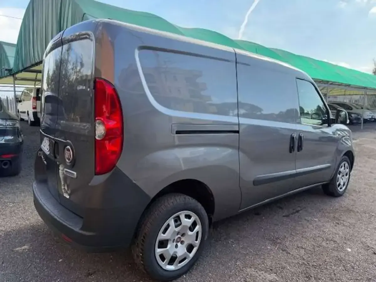 Usata Fiat Doblò 95 CV (69 kW) 2019 Grigio Monovolume