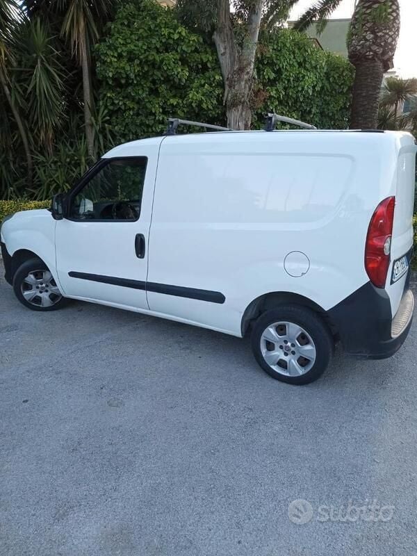 Usata Fiat Doblò 85 CV (62 kW) 2011 Bianco Monovolume