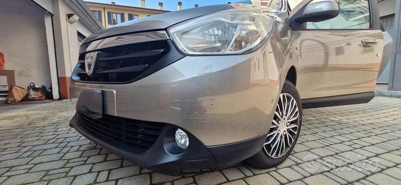 Usata Dacia Lodgy 115 CV (84 kW) 2012 Marrone Monovolume
