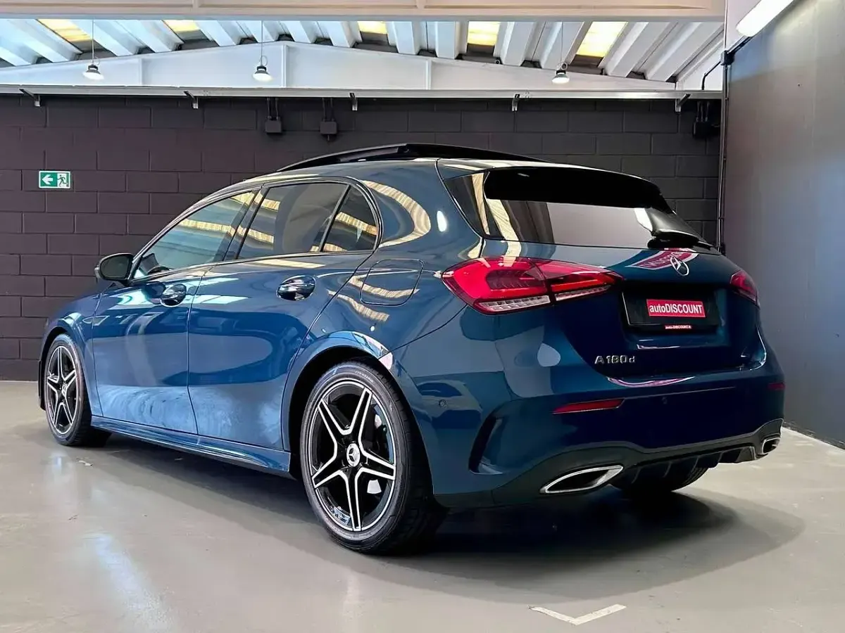 Usata Mercedes A180 Premium 116 CV (85 kW) 2021 Blu/azzurro Berlina