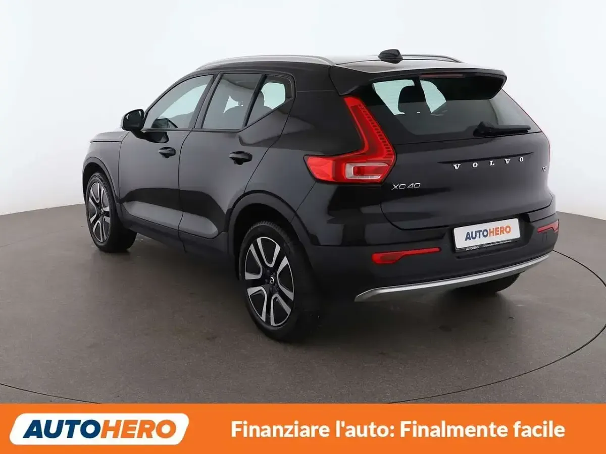 Usata Volvo XC40 Momentum 129 CV (94 kW) 2020 Nero SUV